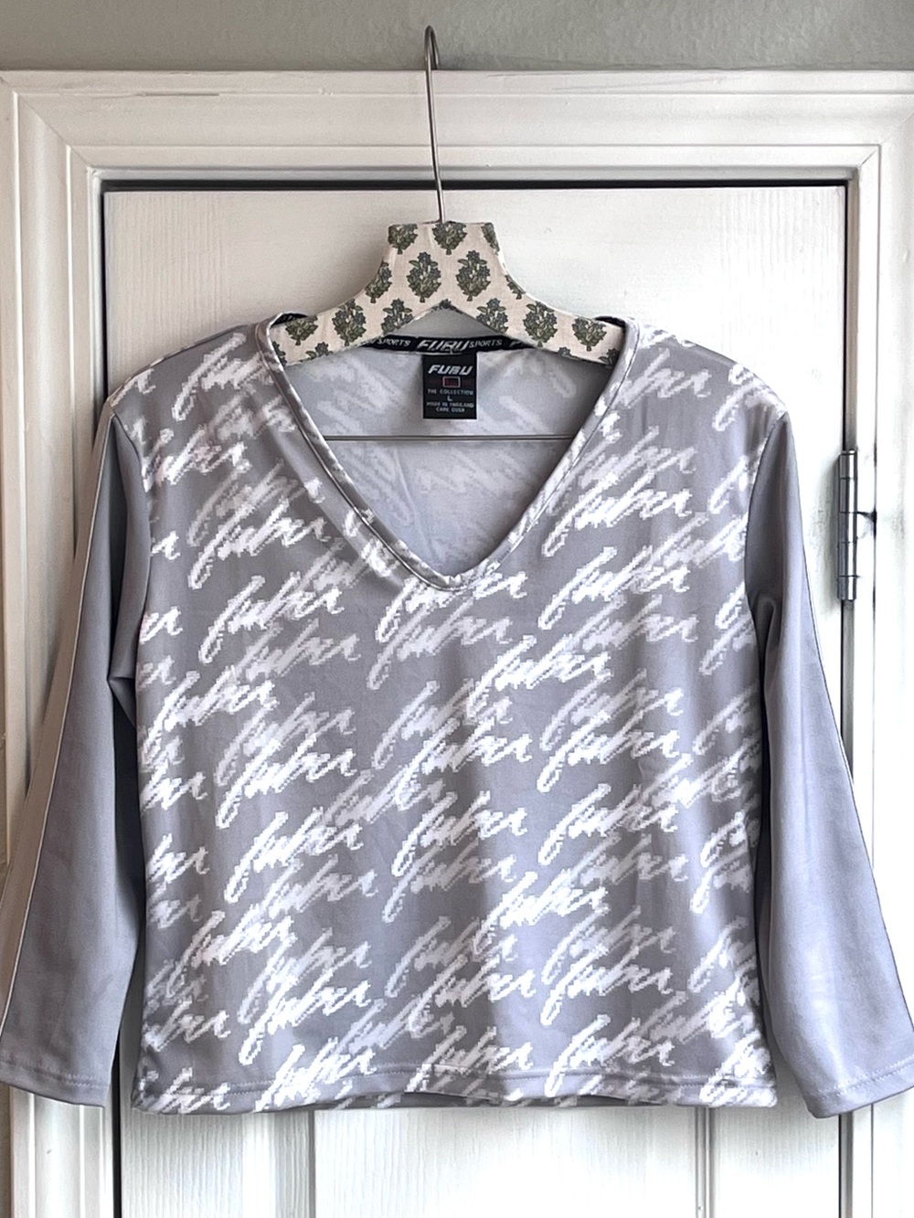 VTG Y2K FUBU The Collection Light Gray Script Logo Long Sleeve Shirt Women’s L